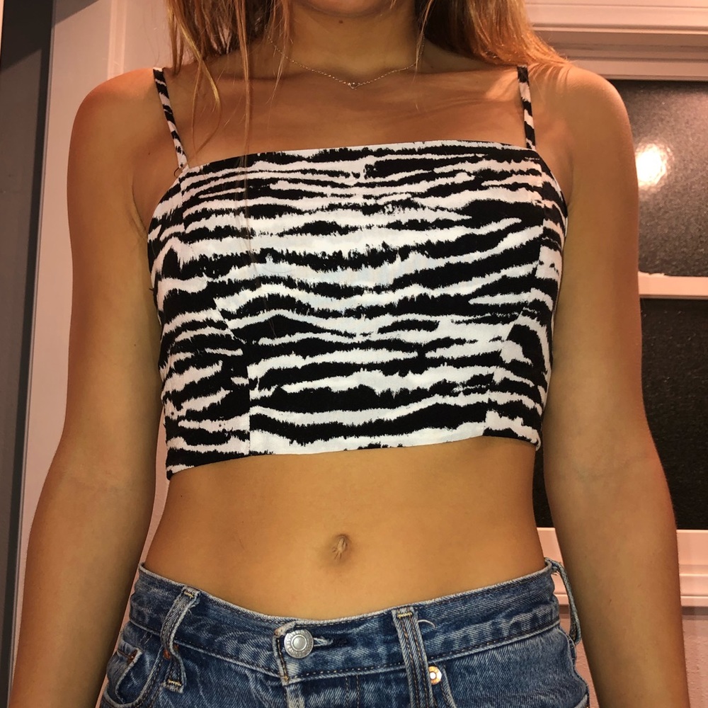 Zebra stripped cropped tank top